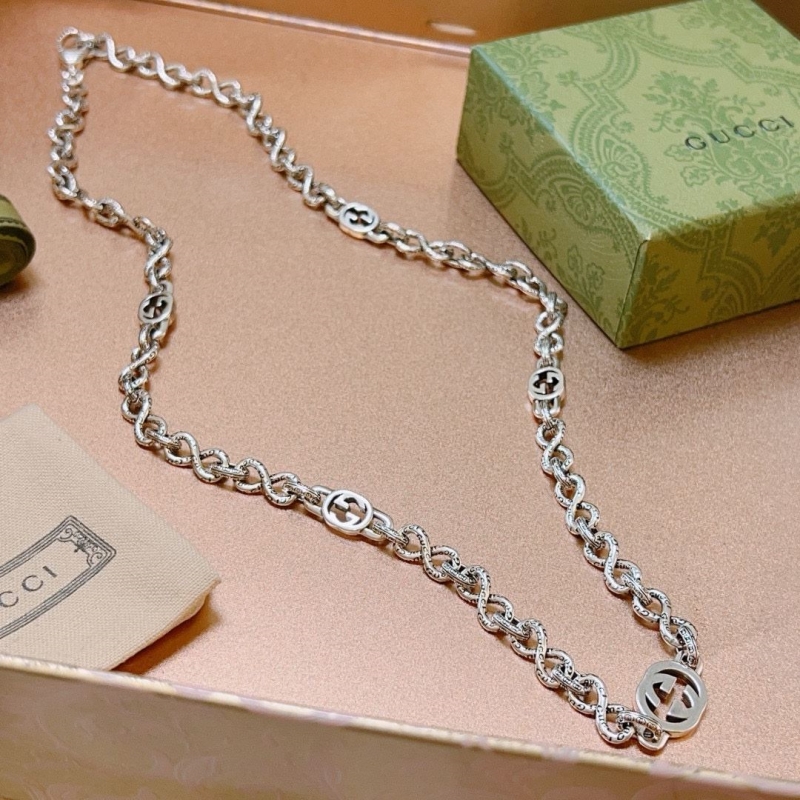 G*u*i necklaces
